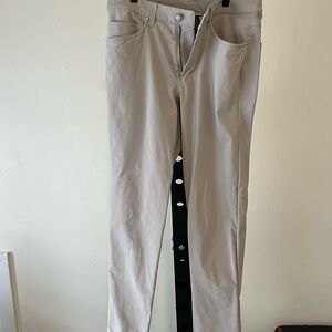lululemon athletica Men's Chinos in Light Gray